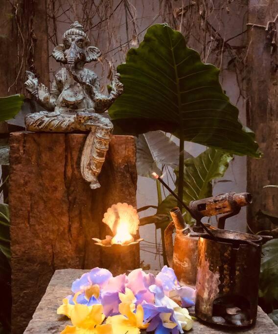 Goddess Kandy Luaran gambar