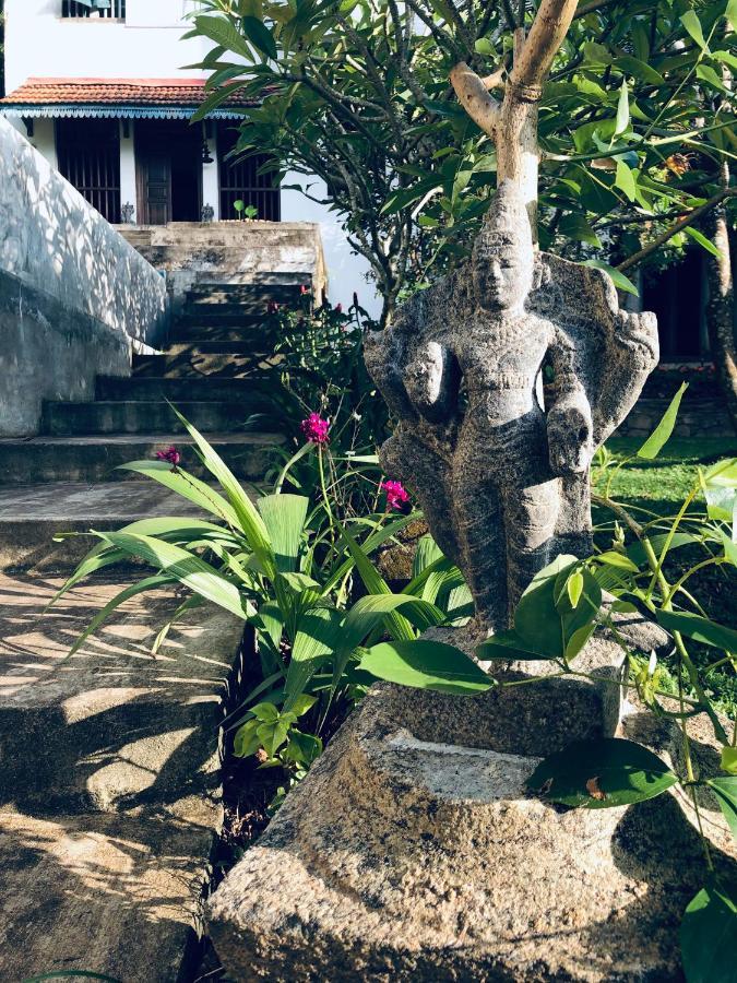 Goddess Kandy Luaran gambar